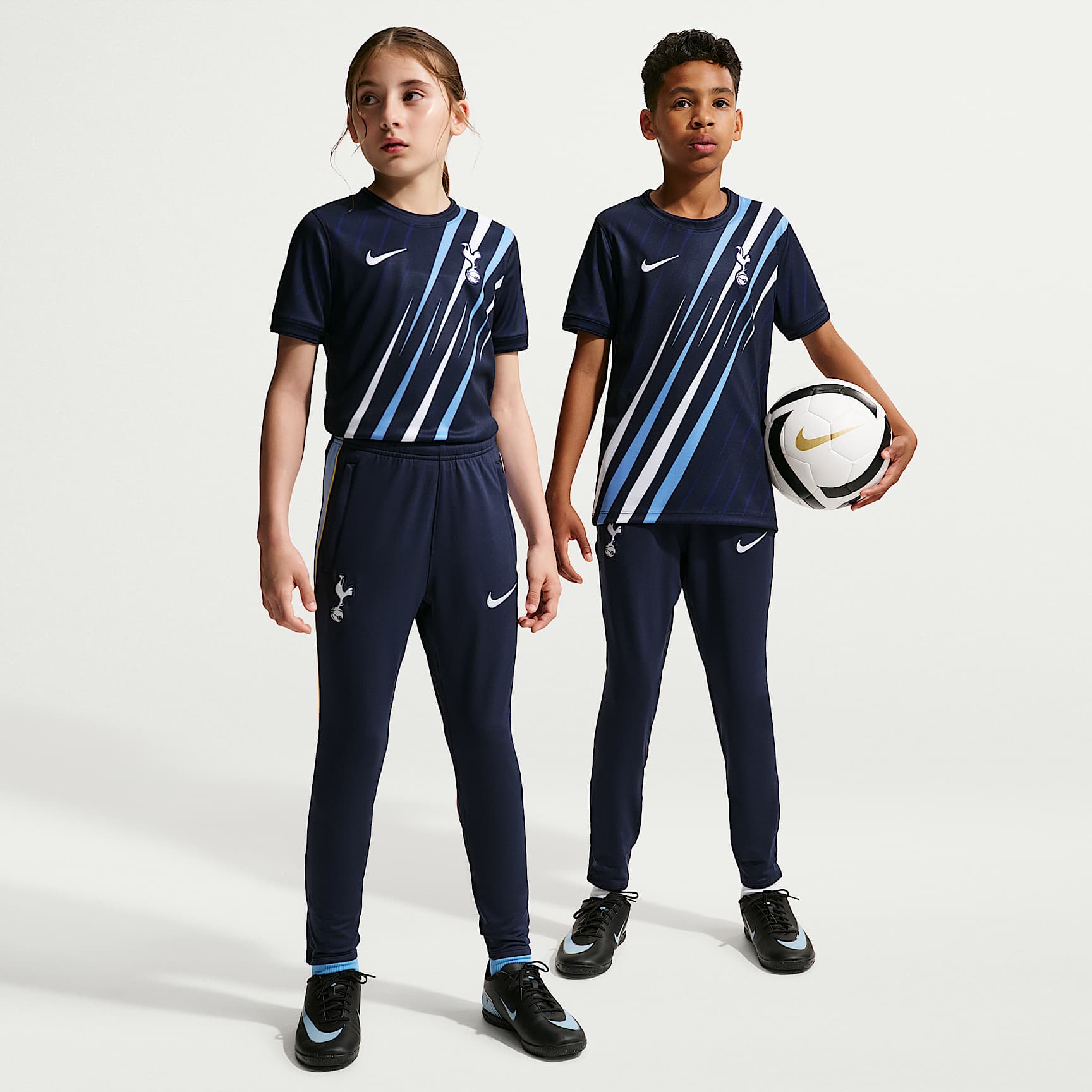 Tottenham Hotspurトッテナム トレーニングパンツ Tottenham Hotspur Strike Older Kids' Nike Dri-FIT Football Knit